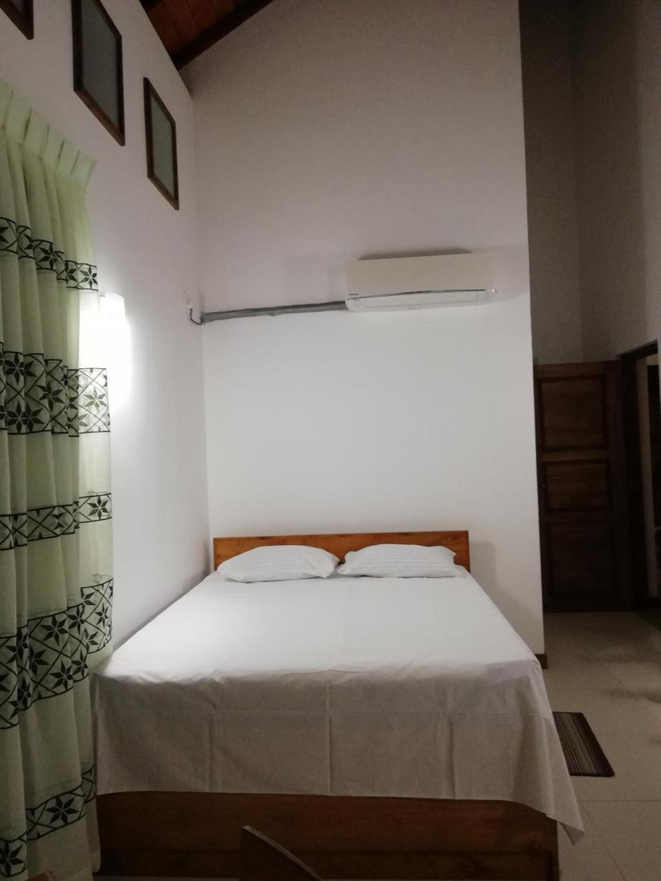 Bed and Breakfast Air Port 5 Minutes Super Clean Upul Negombo Exterior foto
