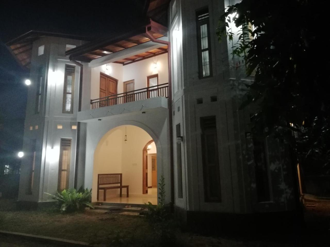 Bed and Breakfast Air Port 5 Minutes Super Clean Upul Negombo Exterior foto