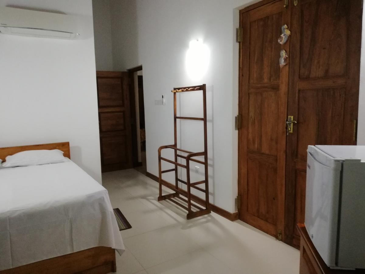 Bed and Breakfast Air Port 5 Minutes Super Clean Upul Negombo Exterior foto