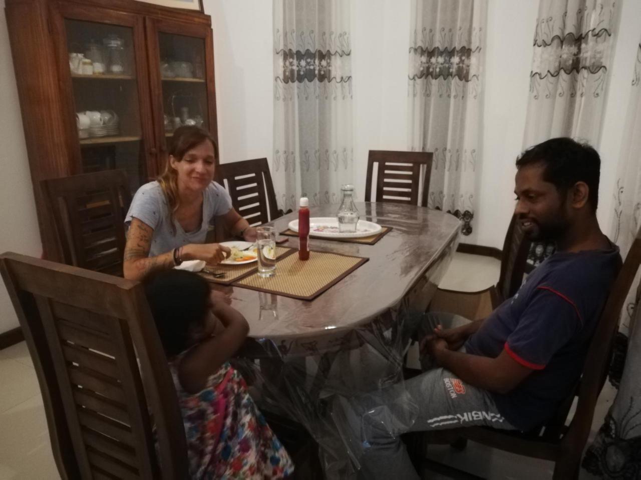 Bed and Breakfast Air Port 5 Minutes Super Clean Upul Negombo Exterior foto